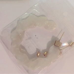 White acrylic scalloped hoop statement earrings